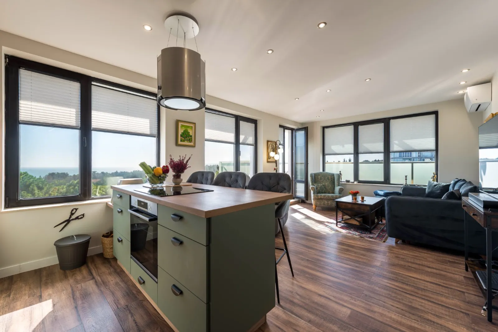 Full Renovation — Black & White Complex